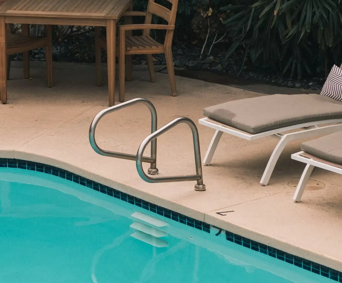 Pristine swimming pool in Boca Raton maintained by Pool Panthers